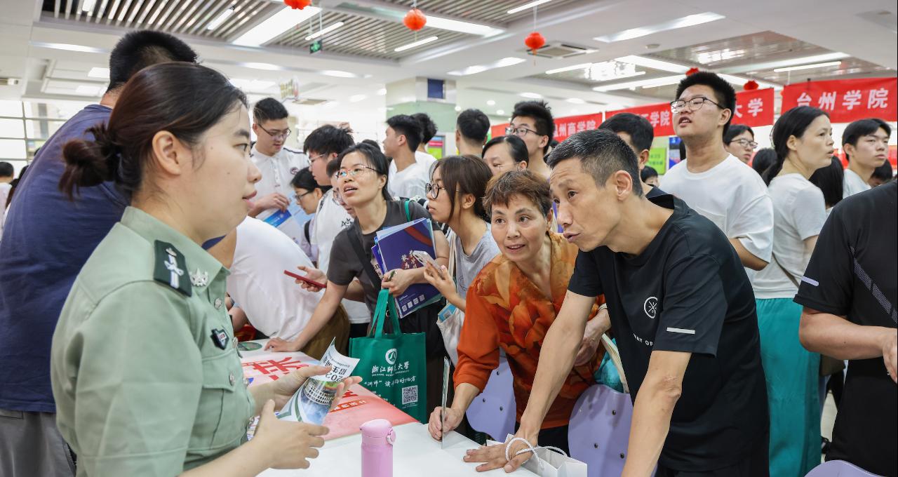 考编“专用校”分数远超985，选名校不如选就业？