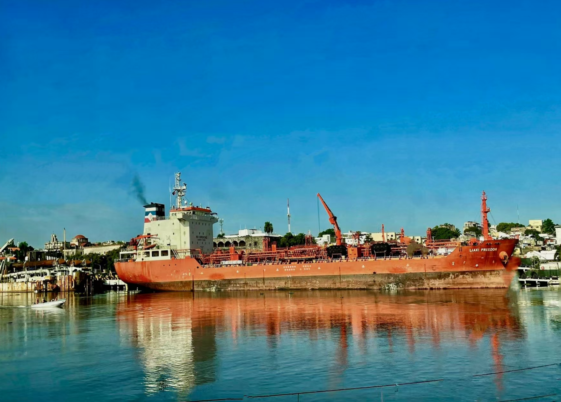 美宣称将控制委内瑞拉石油销售，中方强调合法权益必须得到保护