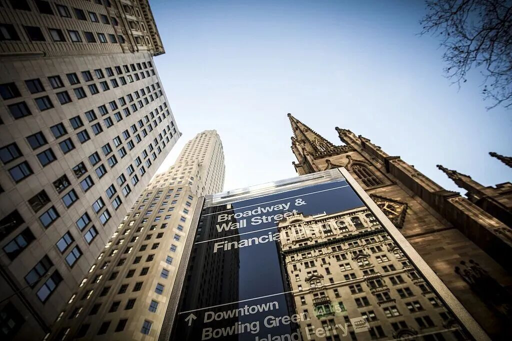 四增两降，华尔街六大银行盈利分化