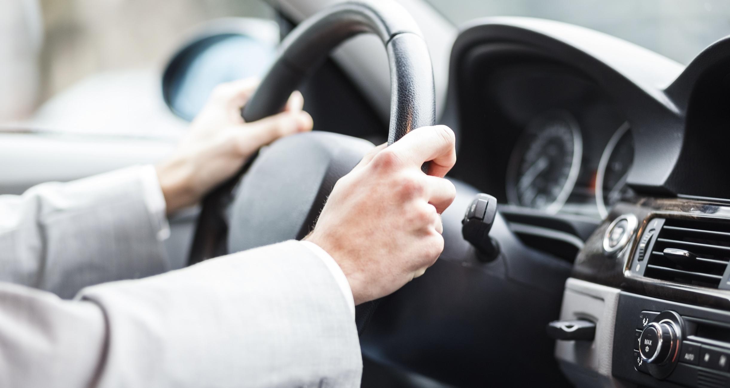 盘点58家财险2025车均保费：超半数同比下降，整体差距缩小背后，新能源车险保费趋稳？