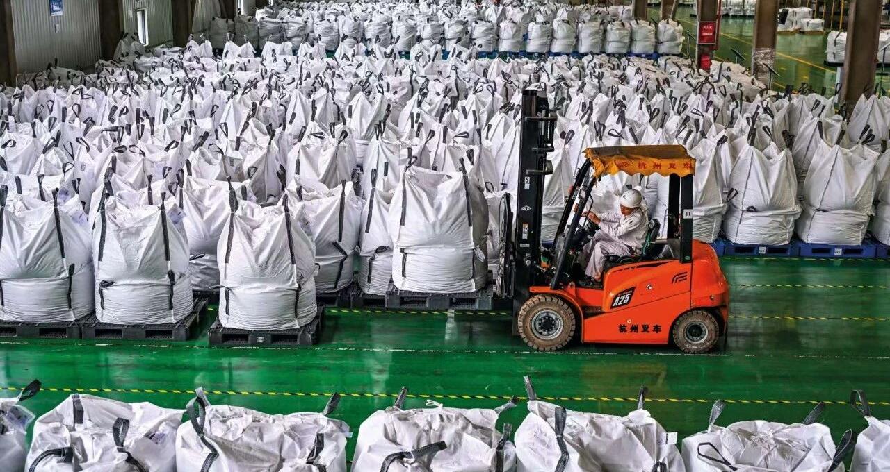 从濒临淘汰到王者归来，磷酸铁锂三十年逆袭路