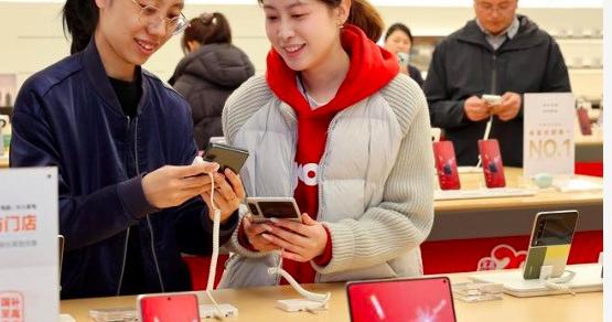 产业周观察｜手机厂商或于3月初集中调价；寒武纪、摩尔线程、沐曦股份去年营收均实现倍增；五粮液回应董事长被查