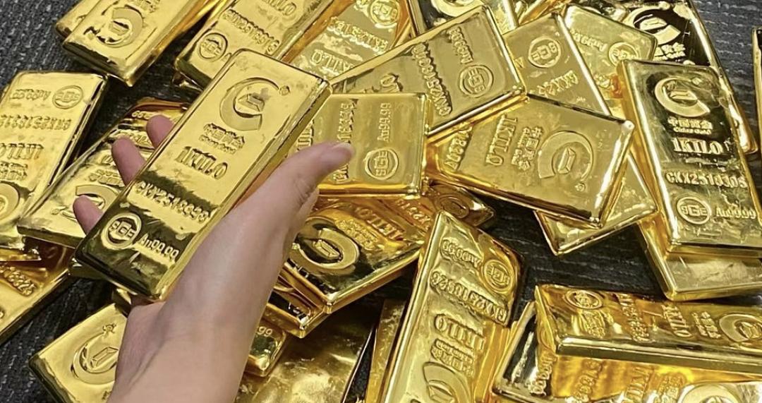 全球主要央行降息止步，金价跌破4200