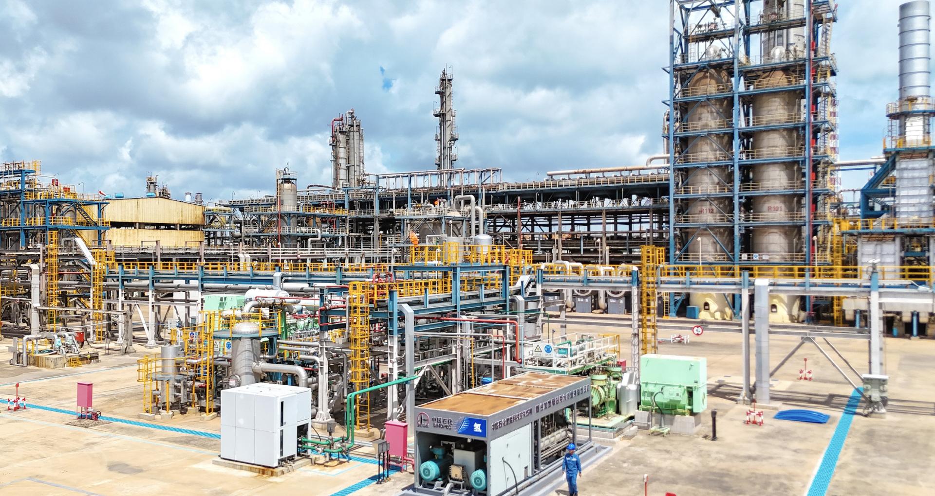 氢能受到规划重视，找到买家仍是难题｜解码十五五