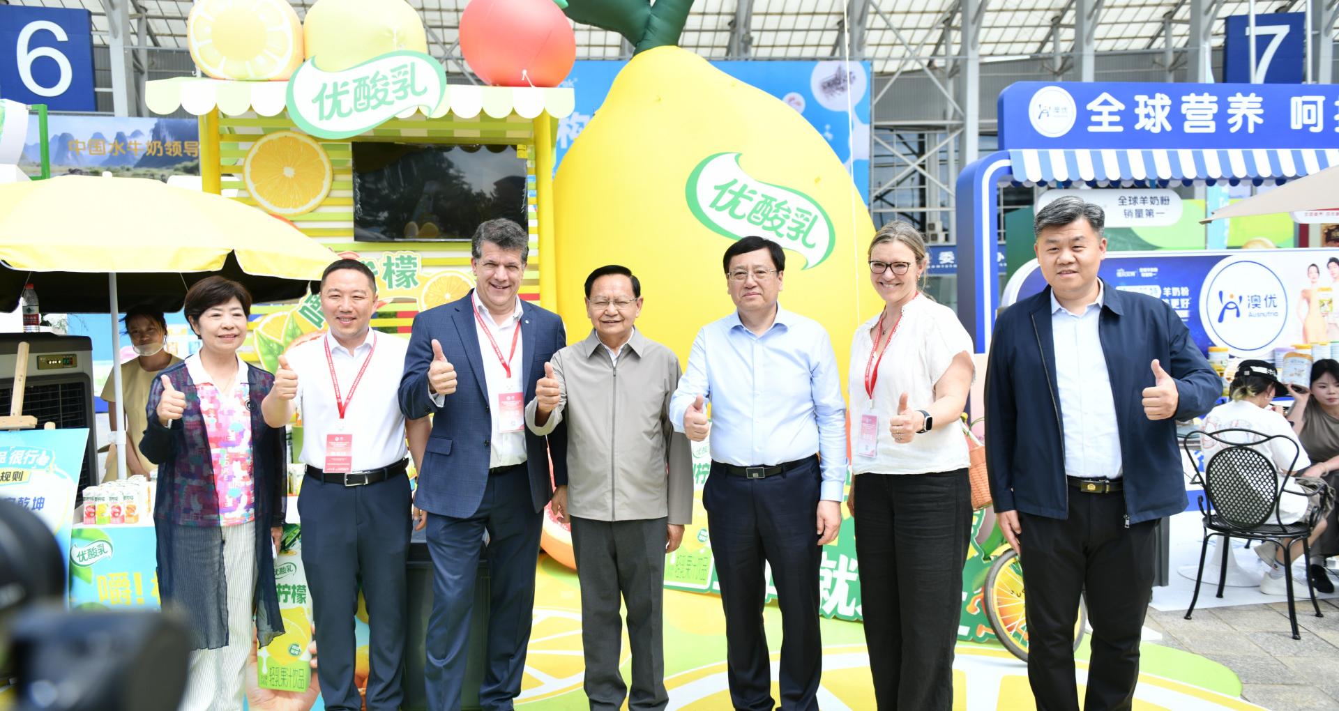 伊利闪亮中国“乳超”  国际乳联主席点赞