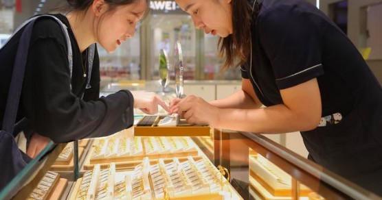 金饰价格，年内大降400元