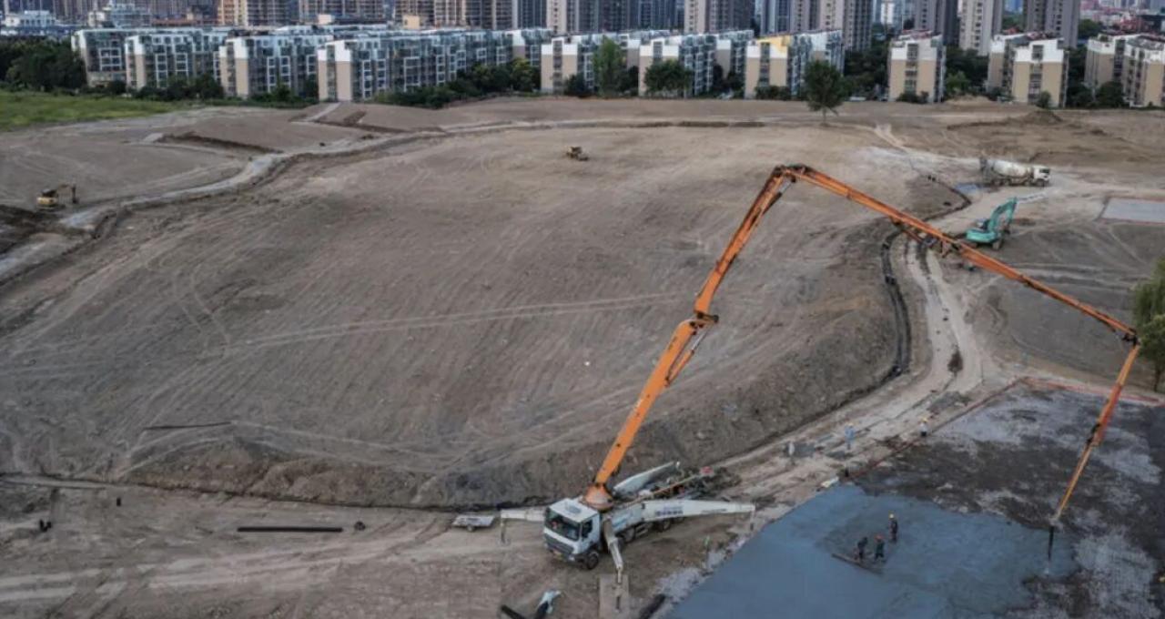 土地财政退潮，地方政府的钱从哪里来？｜《财经》封面