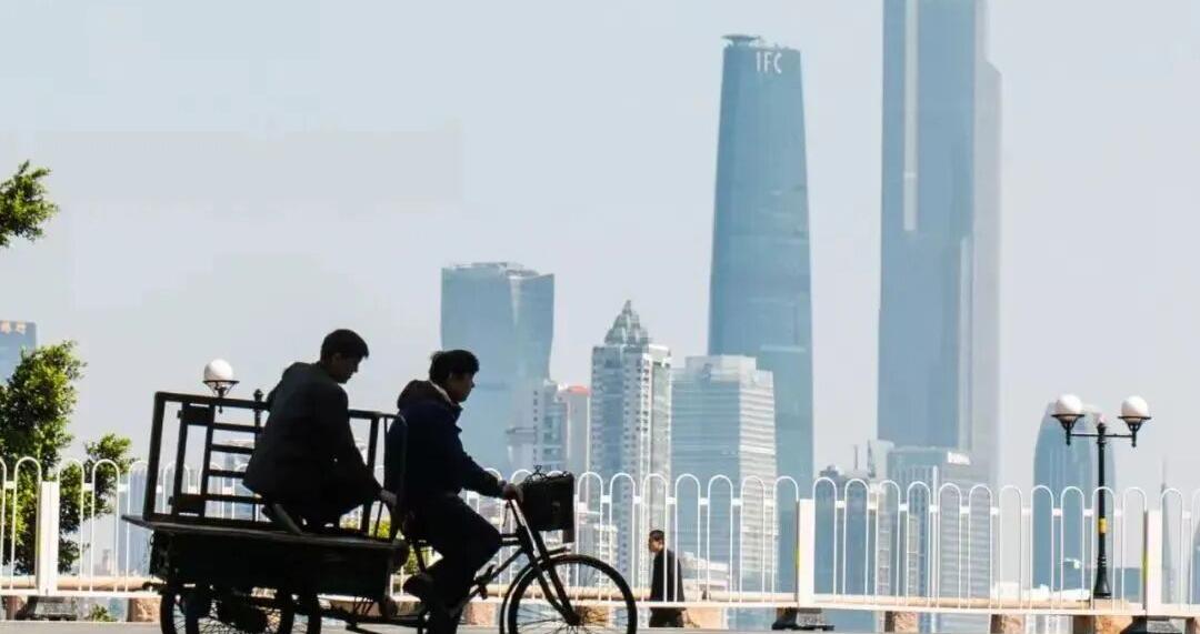 附加税一小步，财税改革一大步｜《财经》社评